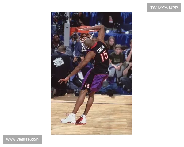 【NBA】传奇落幕,卡特球衣退役了 【NBA】传奇落幕,卡特球衣退役了